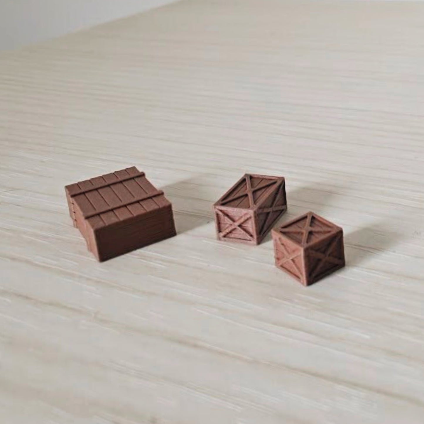 Set od 3 sanduka u mjerilu 1/64, 1/24, 1/18