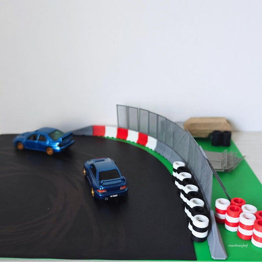 Miniature Jersey Barriers & Mesh Fencing in 1:64 Scale, Diorama Race Track Accessories, Model Scenes, Crafts, Hobby Projects, 3D print