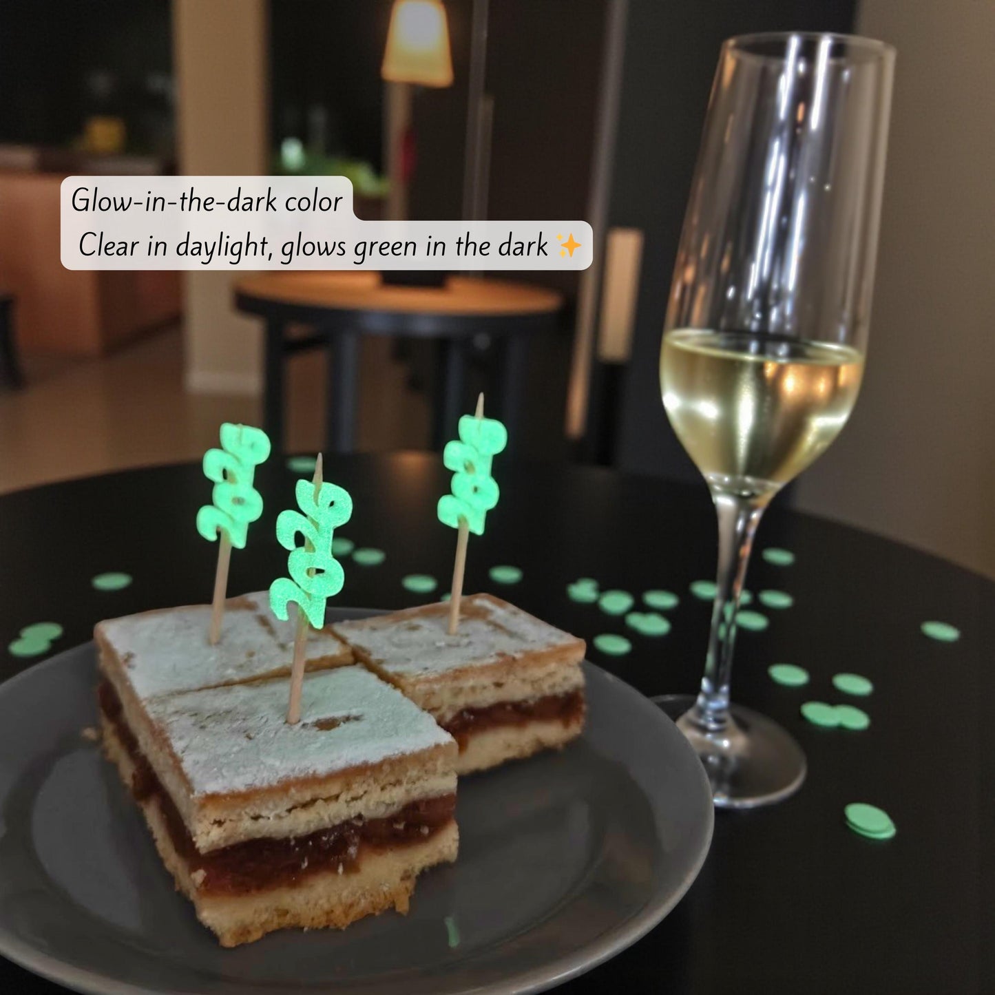 Glow-in-the-dark color
Clear in daylight, glows green in the dark ✨