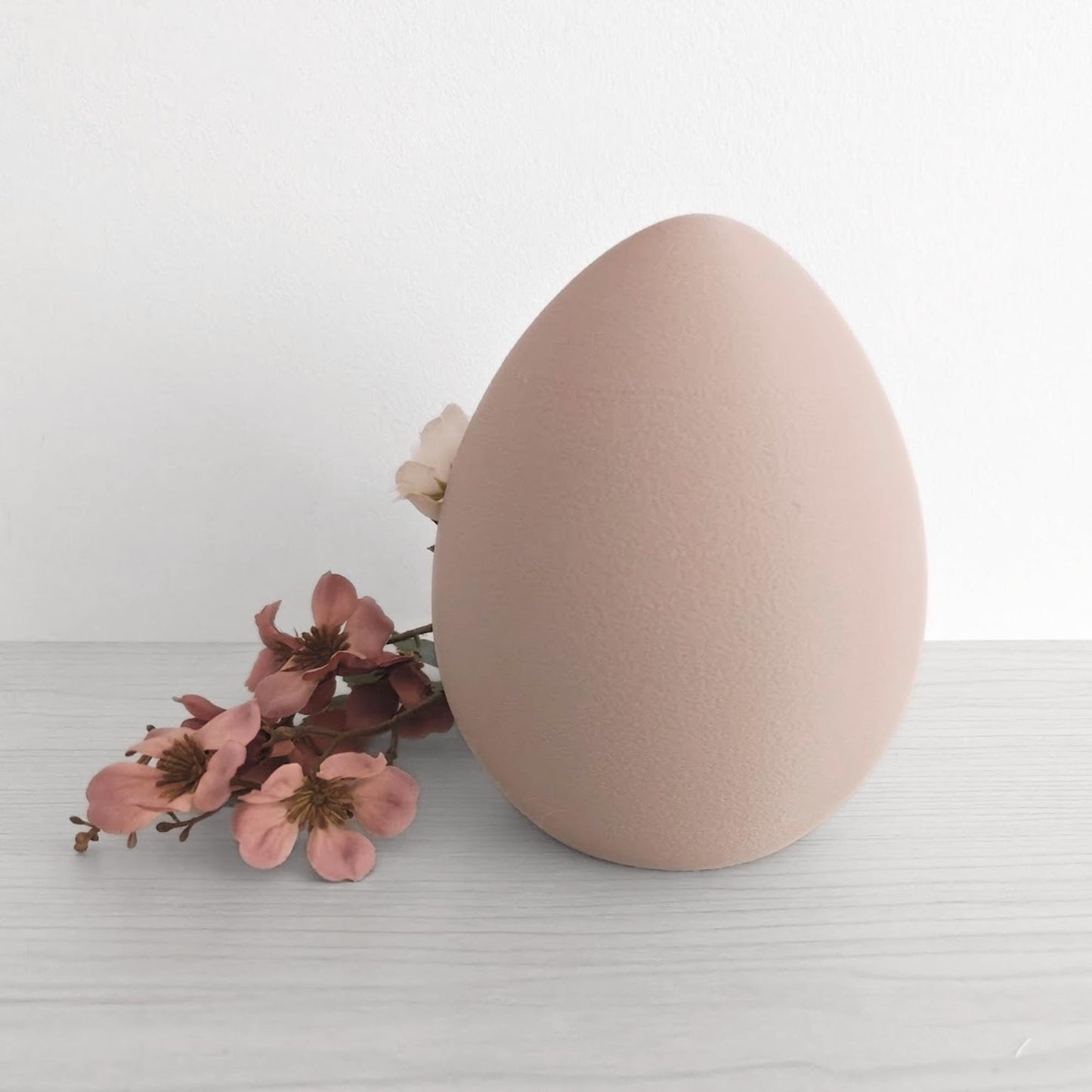 Back view of cracked eggshell basket