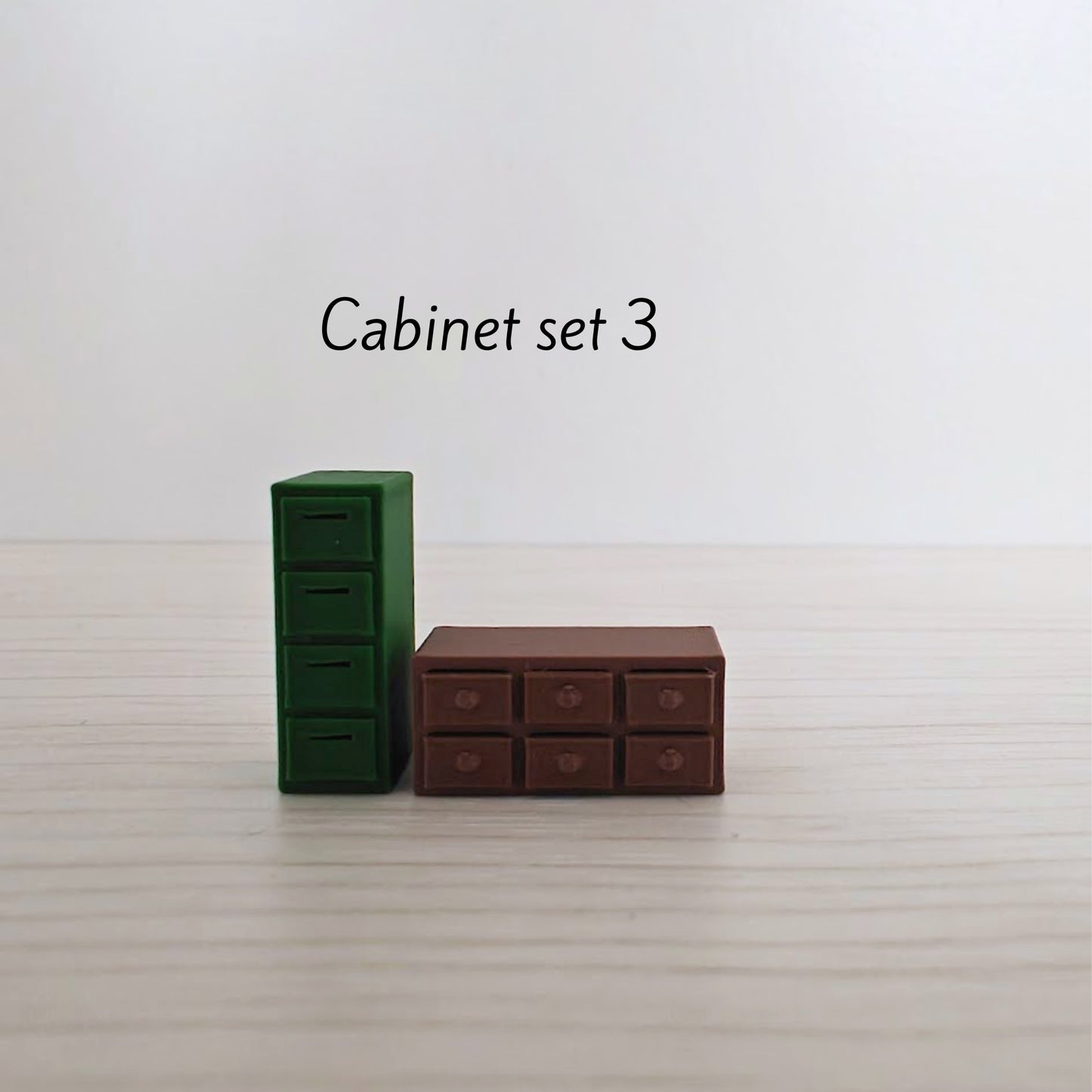 Minijaturni set uredskog namještaja u mjerilu 1/64 