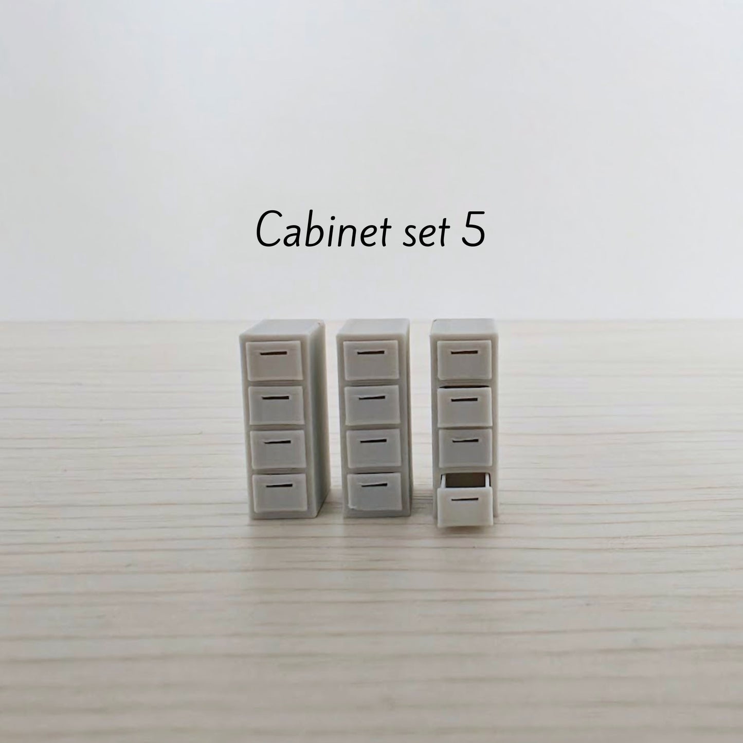 Minijaturni set uredskog namještaja u mjerilu 1/64 