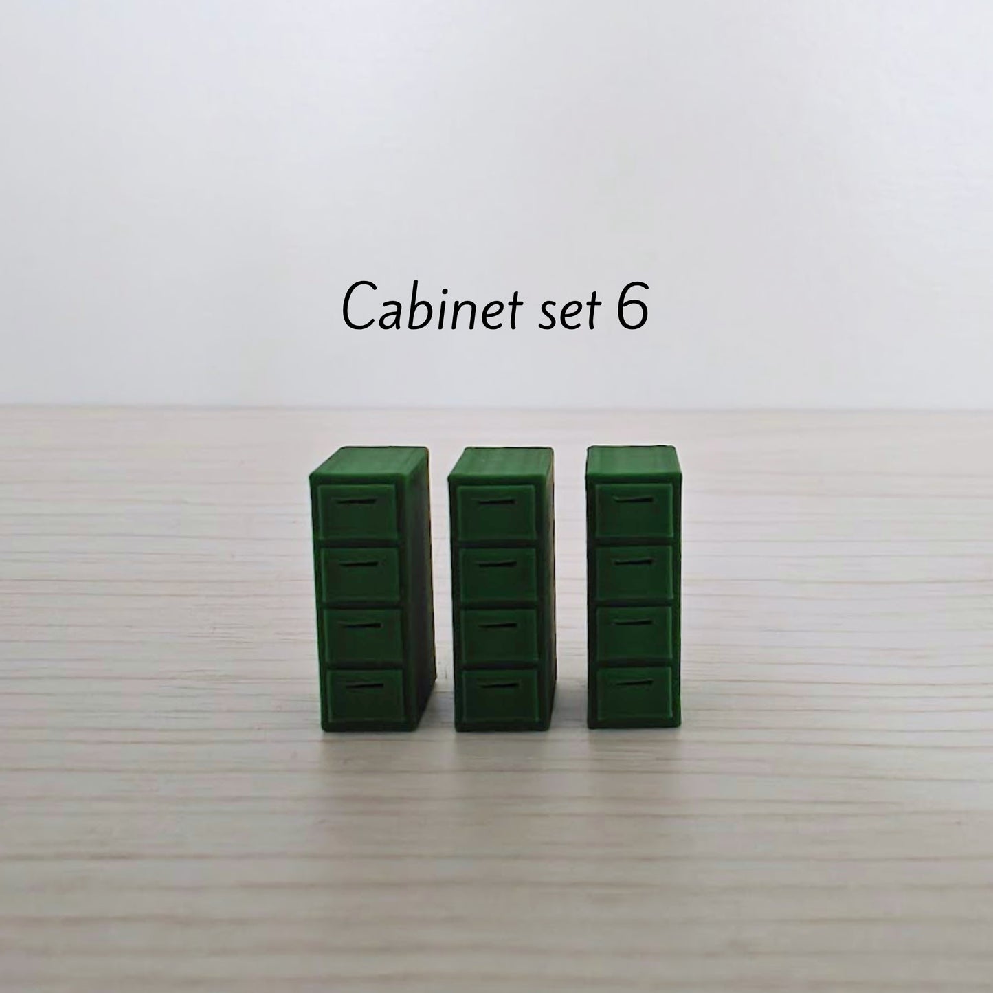 Minijaturni set uredskog namještaja u mjerilu 1/64 