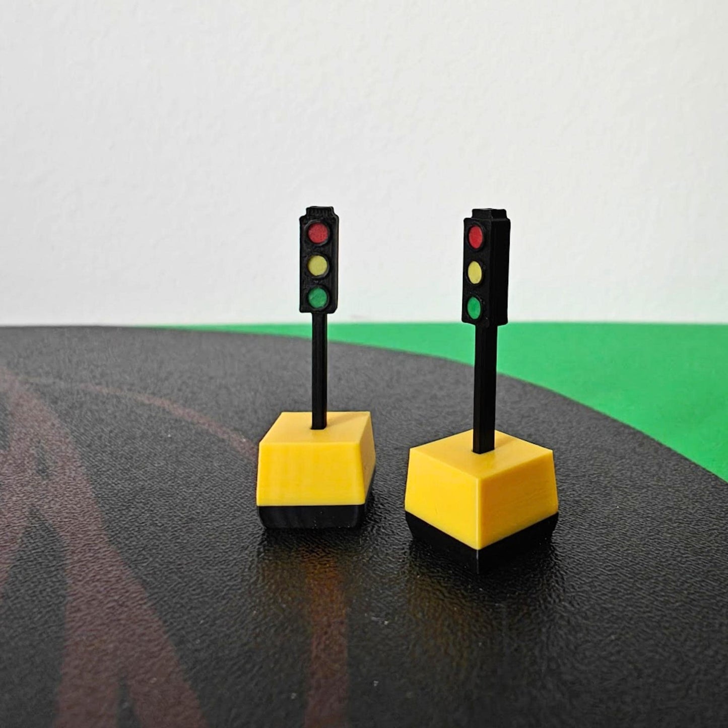 Pair of 1/64 traffic lights with yellow bases on curved road display