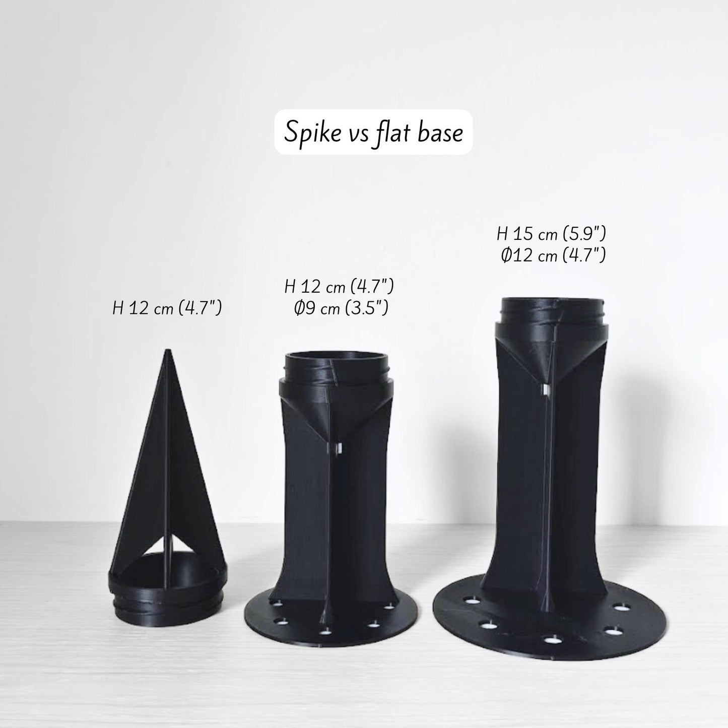 Spike vs flat base comparison for the gothic moss pole, showing both support options side by side with measurements.