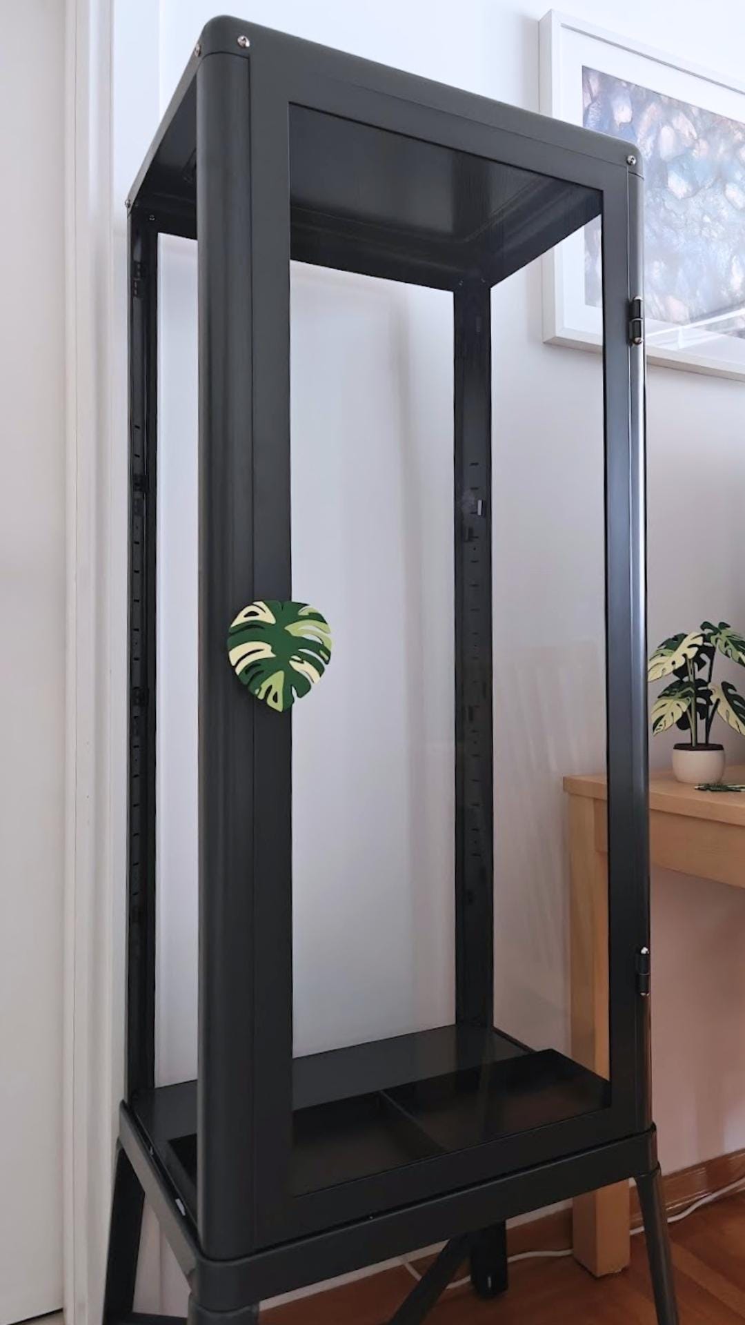 Monstera handle mounted on a Fabrikor cabinet
