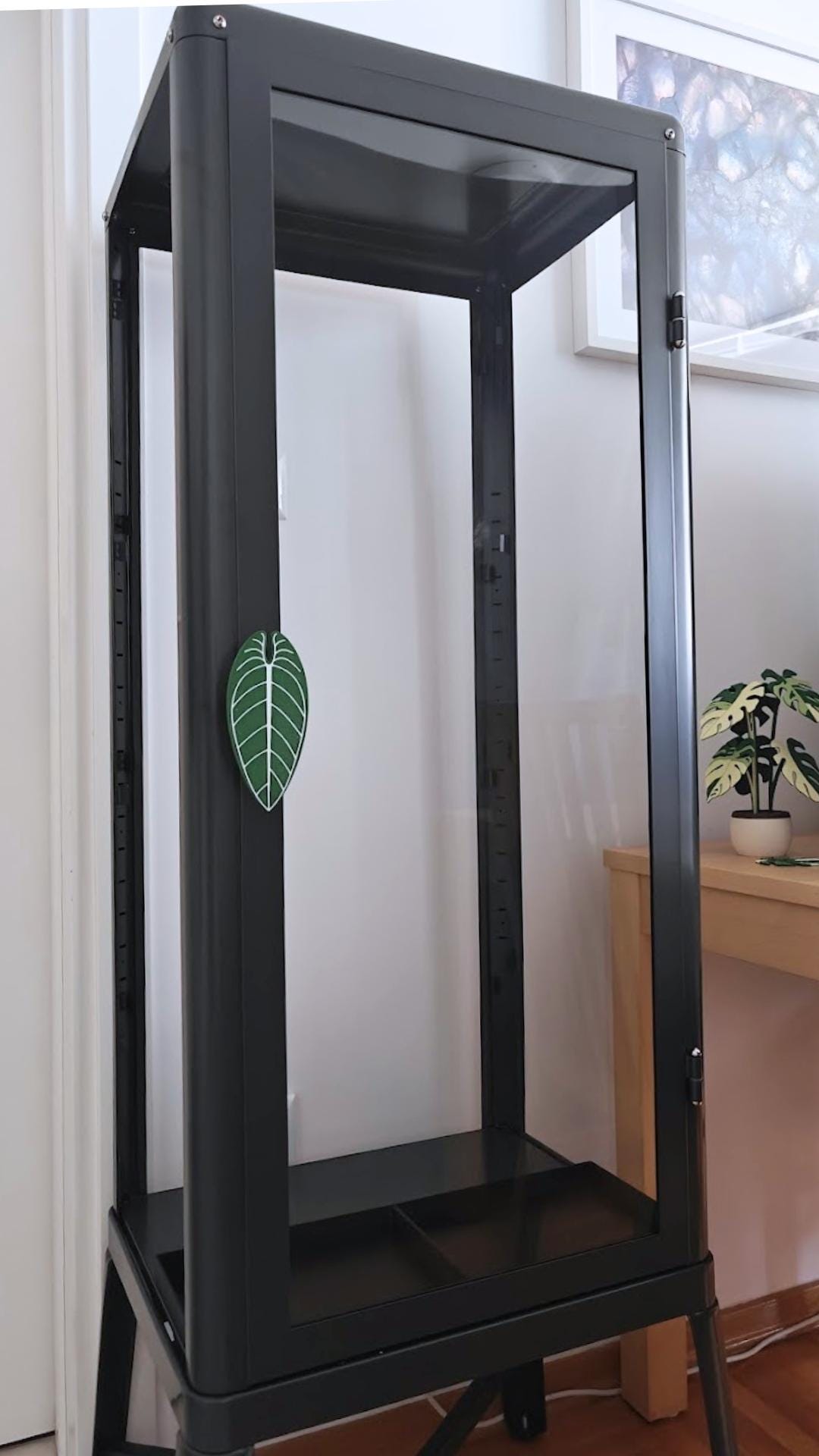 Anthurium handle mounted on a Fabrikor cabinet
