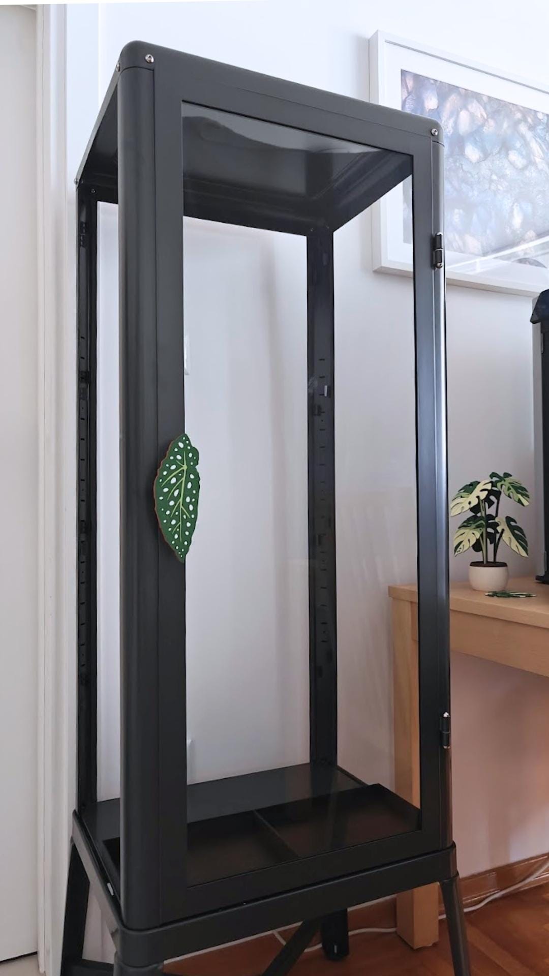 Begonia handle mounted on a Fabrikor cabinet